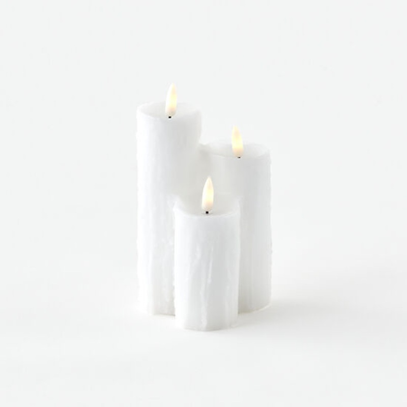 Candle Cluster w/ LED Flame – White