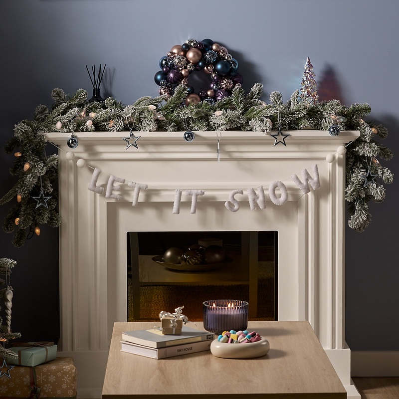 1.83m Octanis Green Garland – Battery-powered