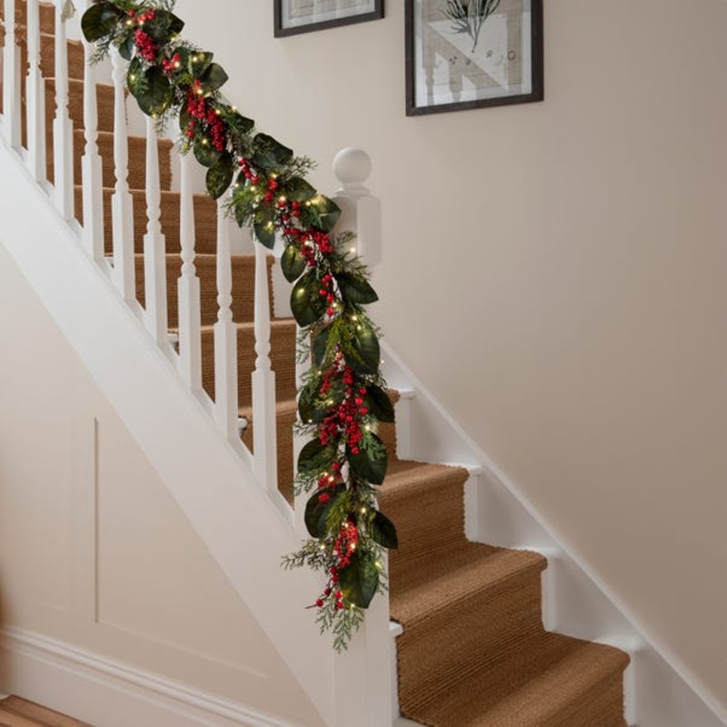 180cm Artificial Pre-Lit Magnolia Berry Garland