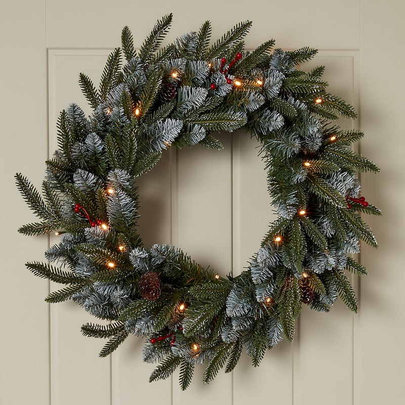 50cm Blizen Natural Illuminated Christmas wreath – Green